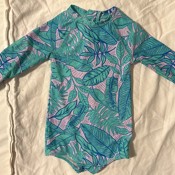 Sleeved Swimsuit one piece - Picture 2 of 4